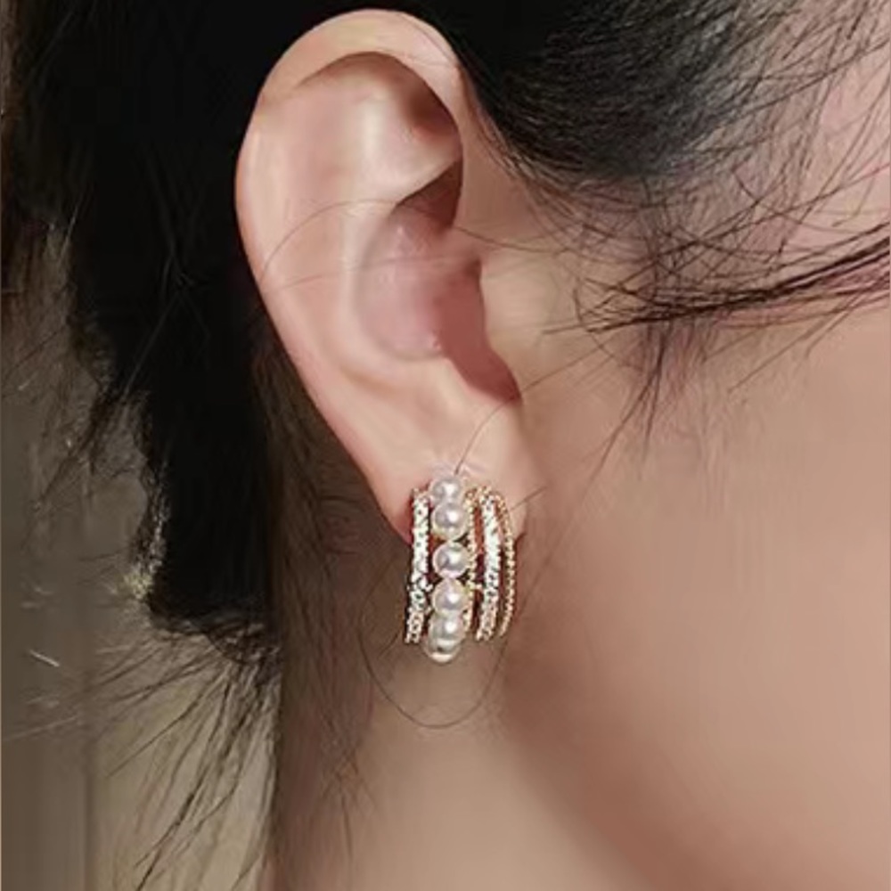 Diamond & Pearl Silver Toned Stud Earrings - Picture 3 of 4